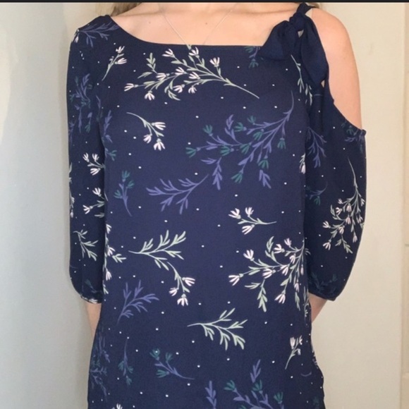 Reitmans Cold Shoulder Violet Navy Blue Asymmetrical Hem 3/4 Sleeve Blouse - Picture 2 of 5